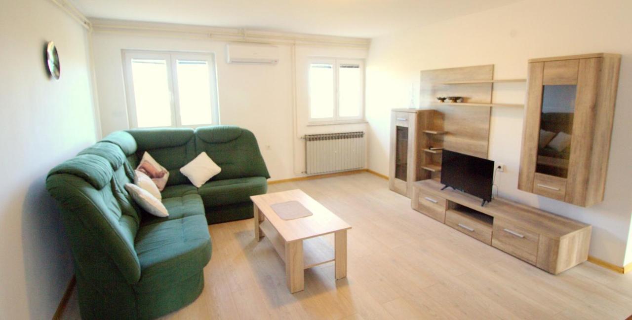 Apartmani Loli Ugljan Ngoại thất bức ảnh