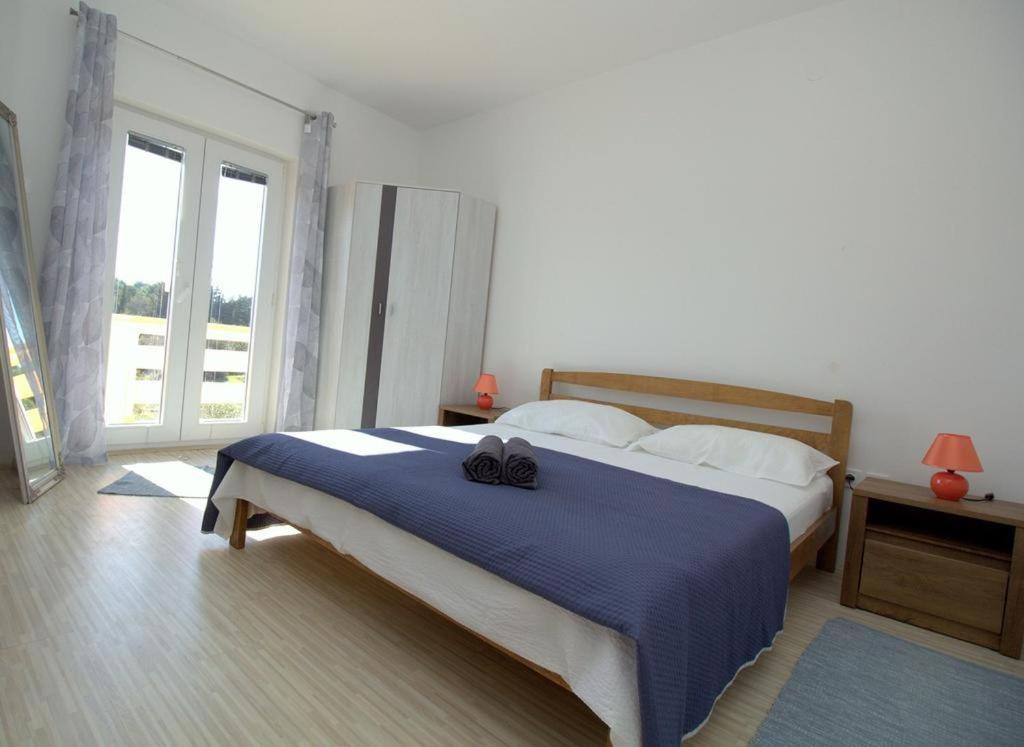 Apartmani Loli Ugljan Ngoại thất bức ảnh